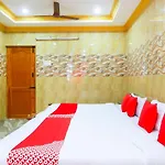 Oyo 68796 Shanthi Mahal