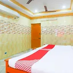 Oyo 68796 Shanthi Mahal