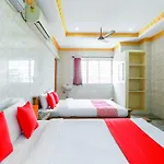 Oyo 68796 Shanthi Mahal