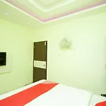Oyo 27032 Sri Kumaran Residency