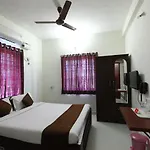 Oyo 7576 Varuna Inn