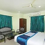 OYO 970 MNR Grand