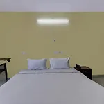 Fabhotel Green Tree Inn