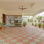 Itsy Hotels Rithika Inn Blossoms