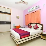 Oyo 2612 Hotel Fiesta House