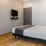 Oyo Townhouse 76768 The Bluebay Ecr