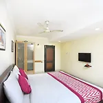 Collection O 77368 Maruthi Residency