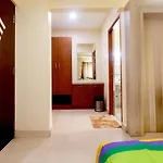 Sekaran Hotel Omr