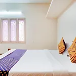 Spot On Kvr Guest House Near Koyambedu Depot Metro Station