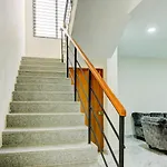Collection O 81131 Villa Gardenia