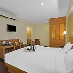 Oyo Townhouse 850 The Redfox Hotels Near Us Consulate