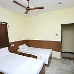 Spot On Eshi Guest House Near Pvr Cinemas Skywalk