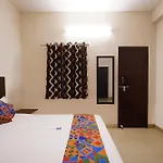 Fabexpress Joel Inn - Nr St Thomas Mount Church & Grand Mall & Phoenix Marketcity Chennai