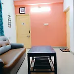 Cosy Homestay Behind Airport, Close To Dlf & Rmz It Park, Miot And Srm Hospitals, Trade Center