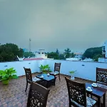 Madras Inn - Alwarpet