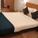 Crayons Hotel