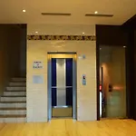 Avenue Hotel