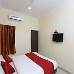 Oyo 14037 Central Inn