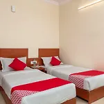 Oyo 22105 Hotel Half Moon Inn
