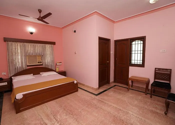 Lloyds Guest House, North Boag Road, T. Nagar