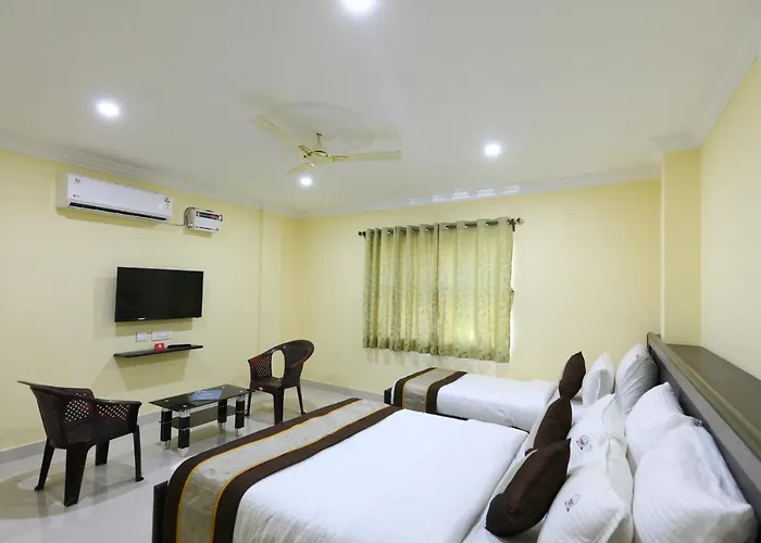Pleasant Stays - Near Airport