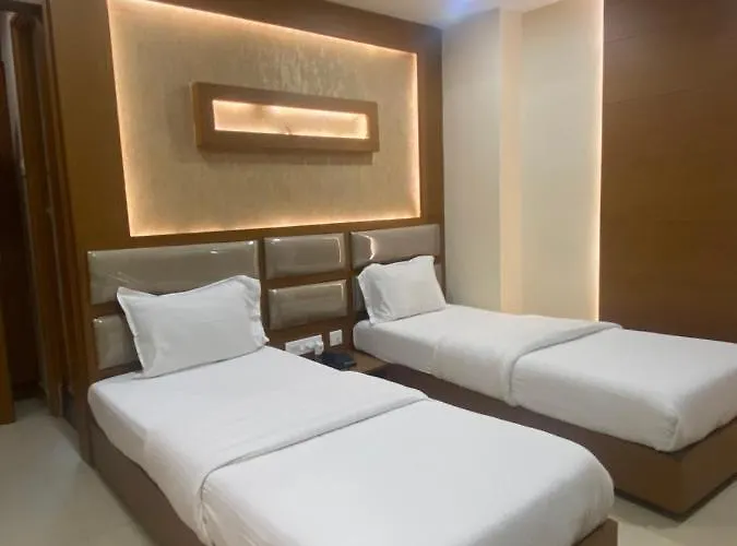 Greens Suite - Business Class Hotel - Opposite Ripon Building