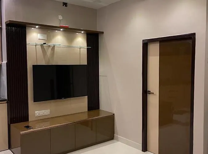 Avvairam Service Apartment G8