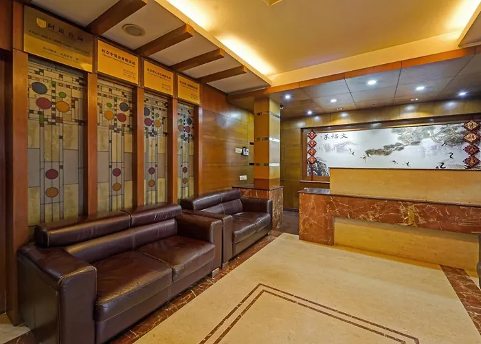 Oyo Townhouse 850 The Redfox Hotels Near Us Consulate