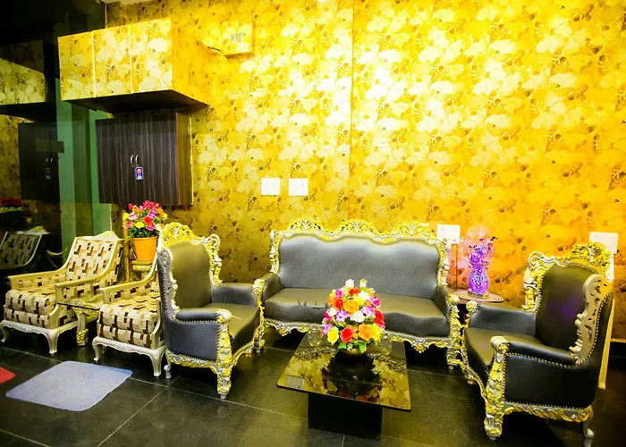 Oyo 6869 Ecr Grand Residency