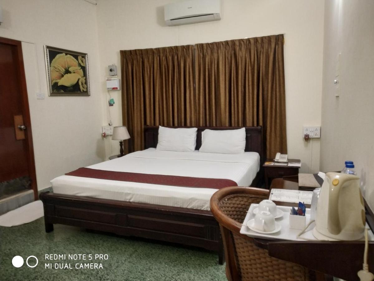 Hanu Reddy Residences Wallace Garden 3*