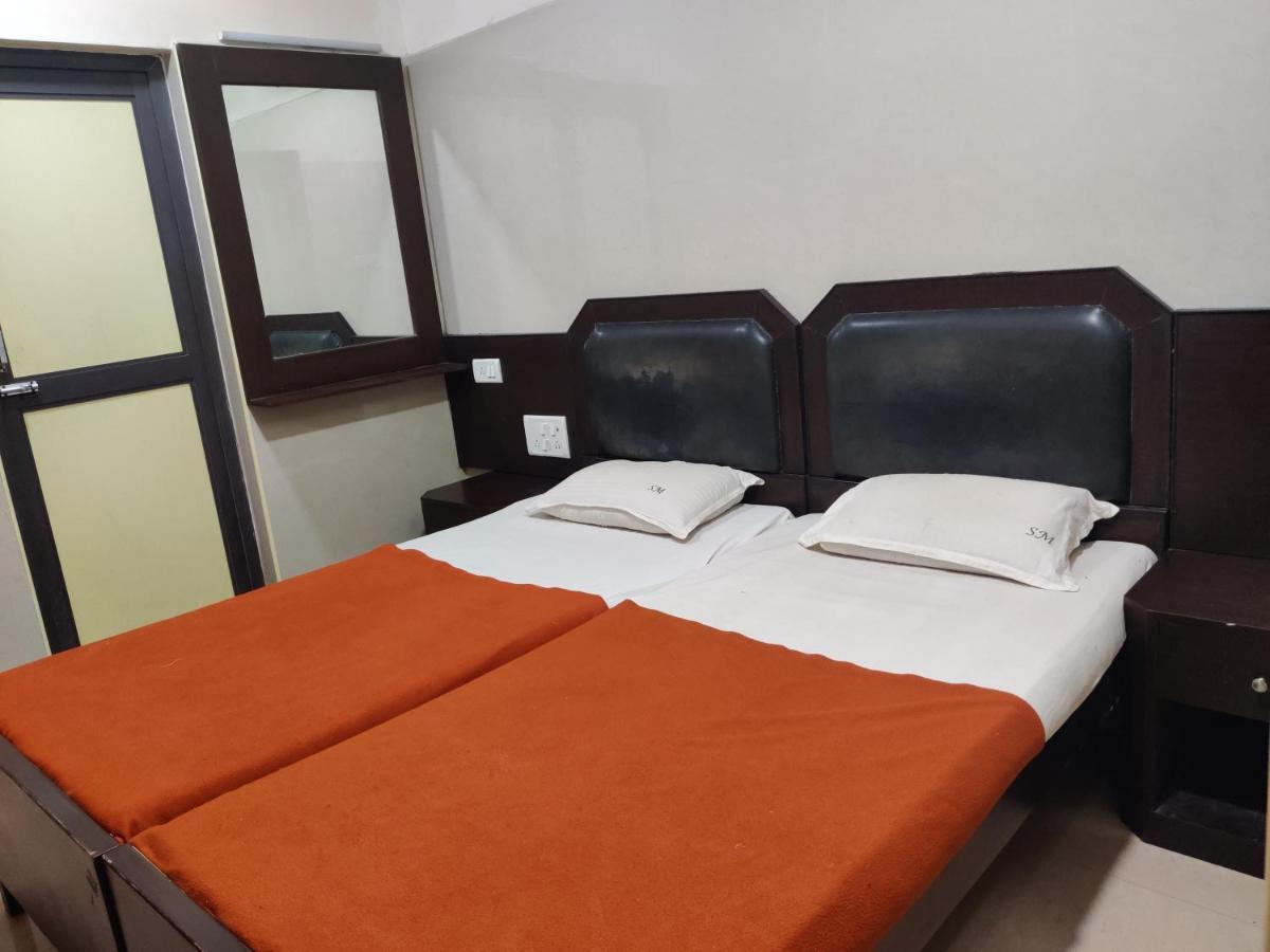 Hotel Sarada Nivas