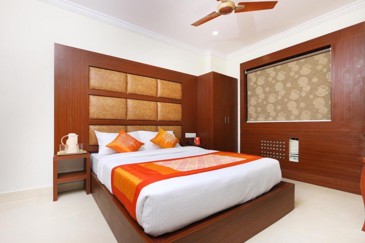 Oyo 13230 Ark Residency Hotel 3*