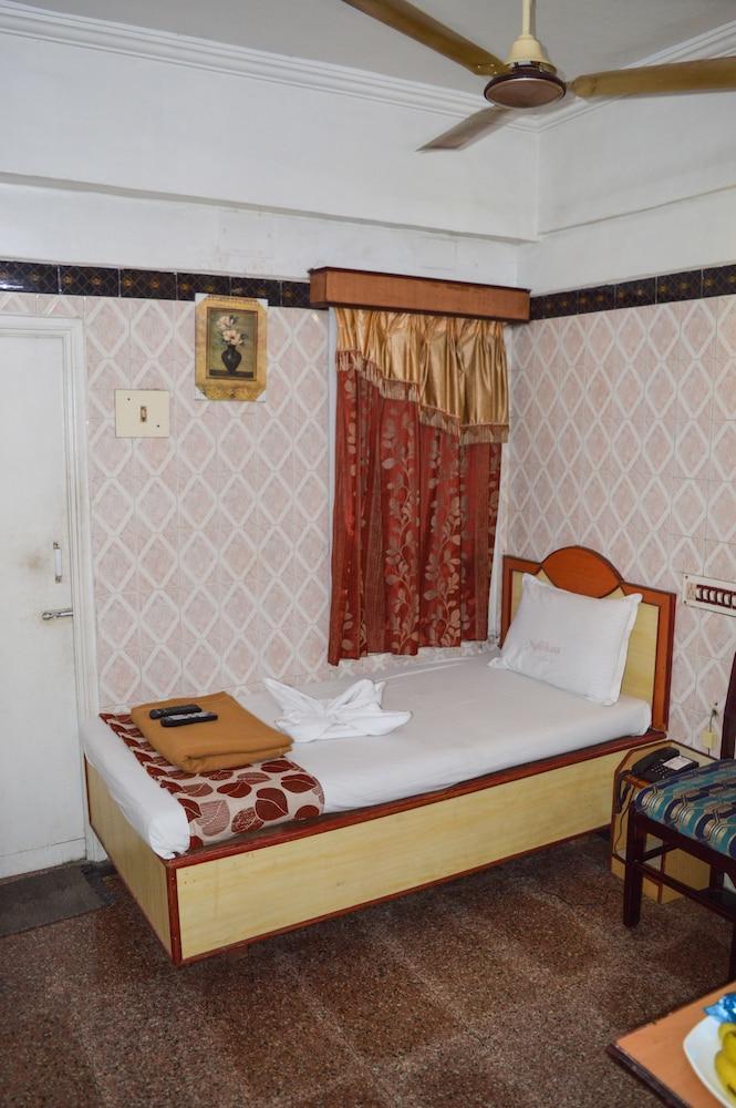 Mallika Residency 2*