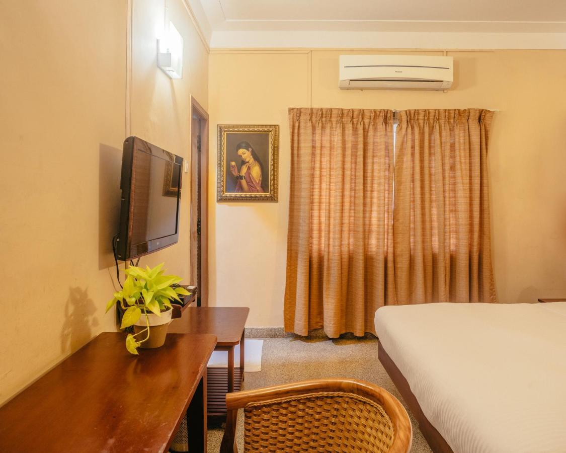 Hanu Reddy Residences Wallace Garden