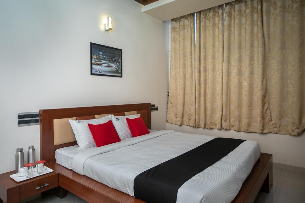 Hotel Capital O Royal Indus
