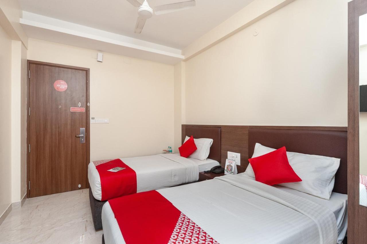 Capital O 17356 Cute Orange Service Hotel