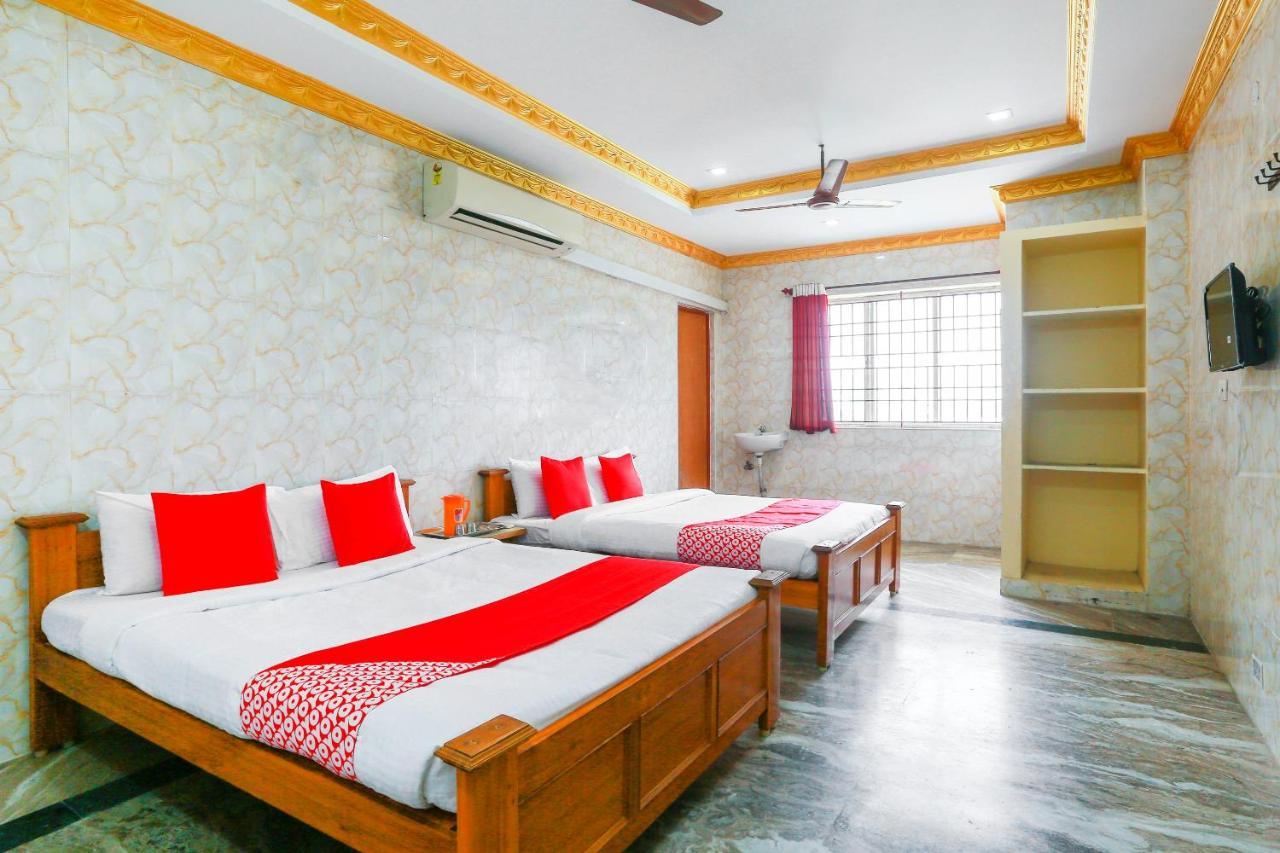 Oyo 68796 Shanthi Mahal 3*