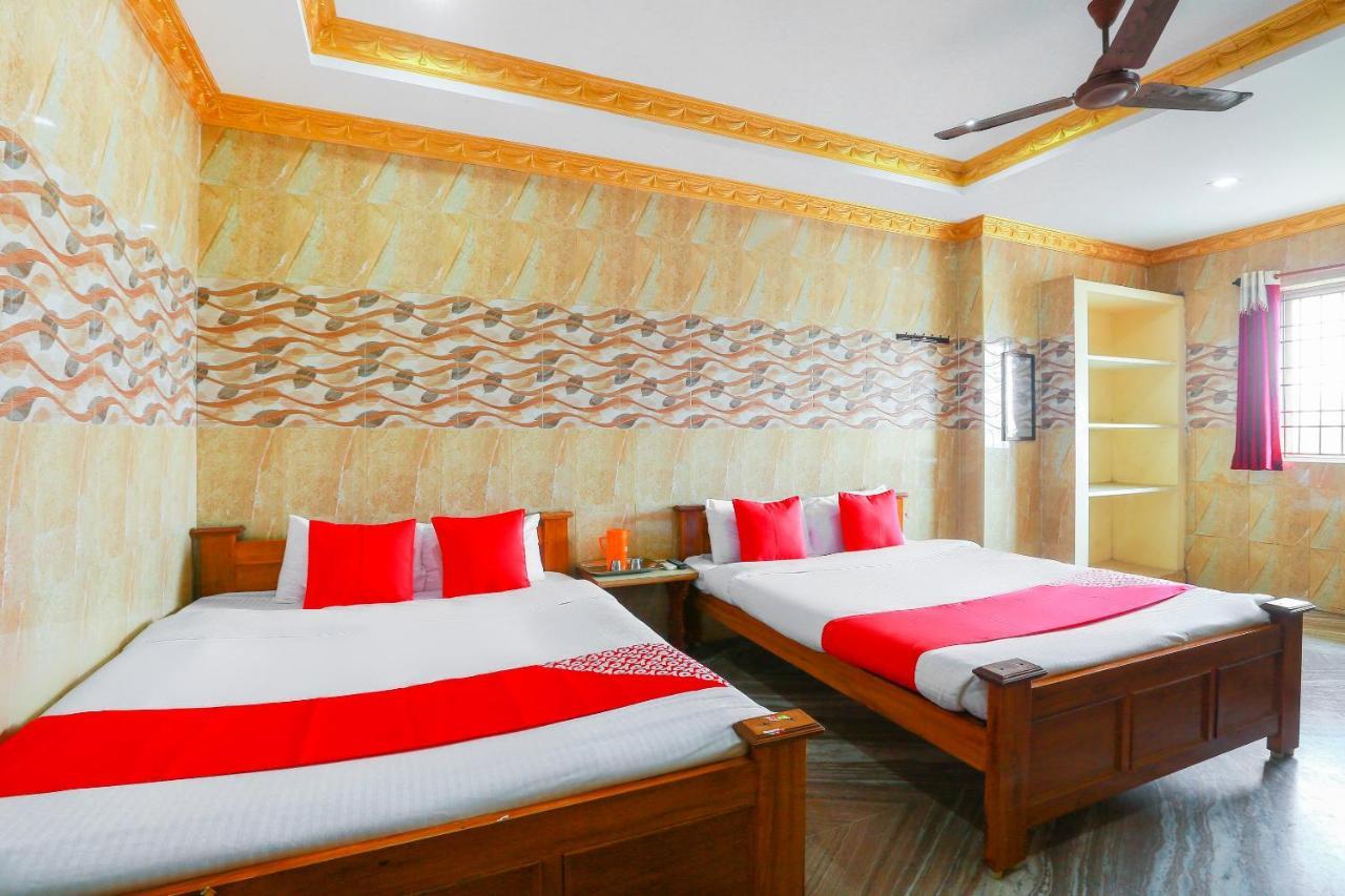 Oyo 68796 Shanthi Mahal 3*