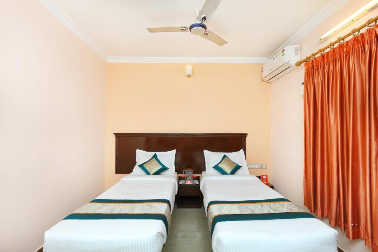 Oyo 14356 Dreams Manor Hotel