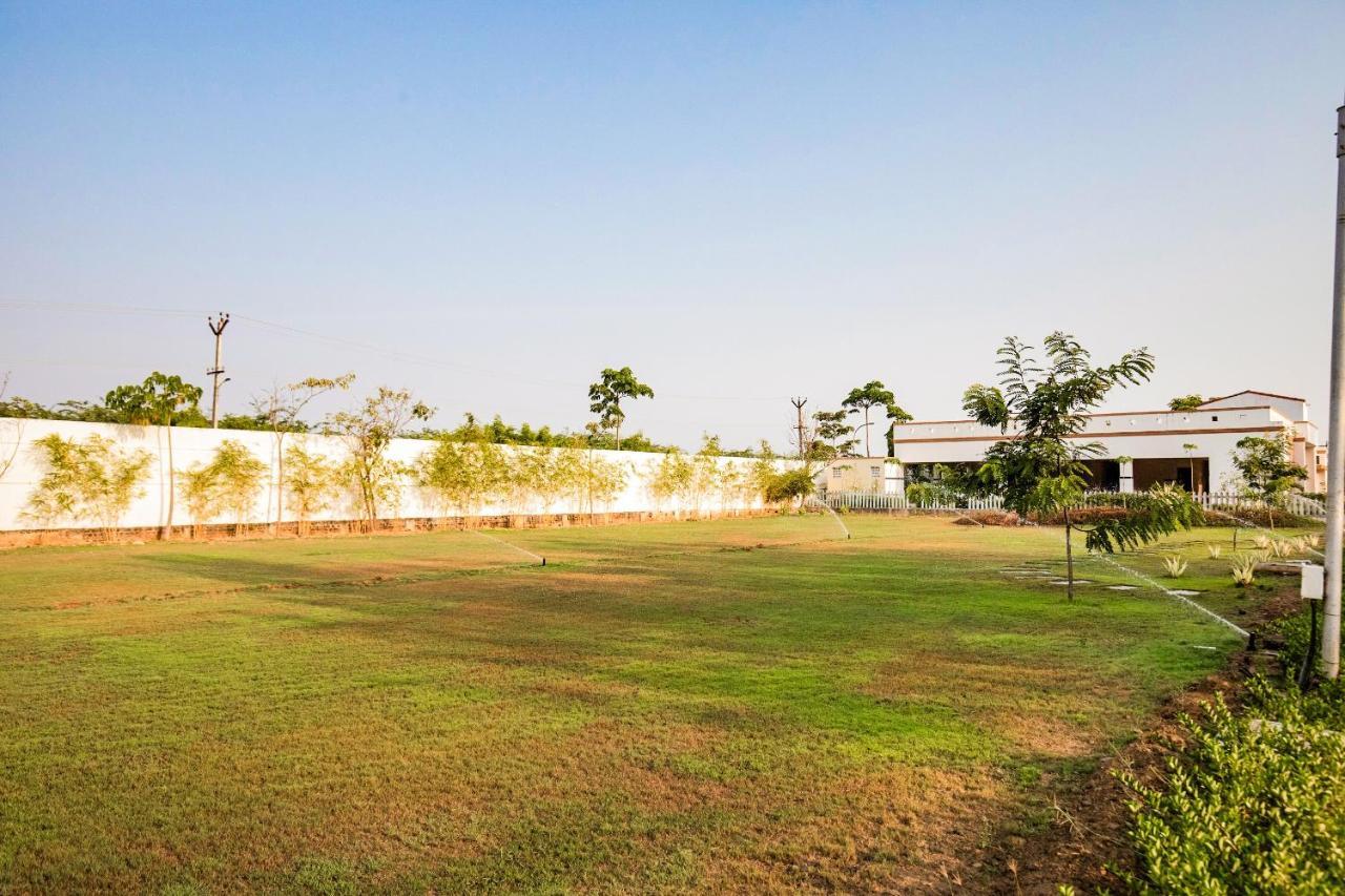 Hotel Capital O 40286 Lush Garden 3*