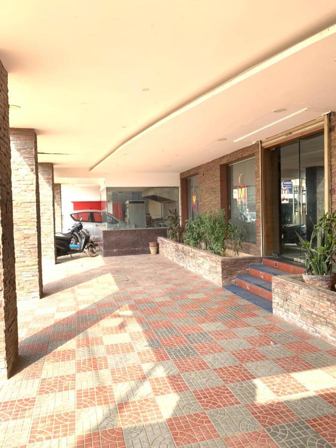 Hotel Half Moon