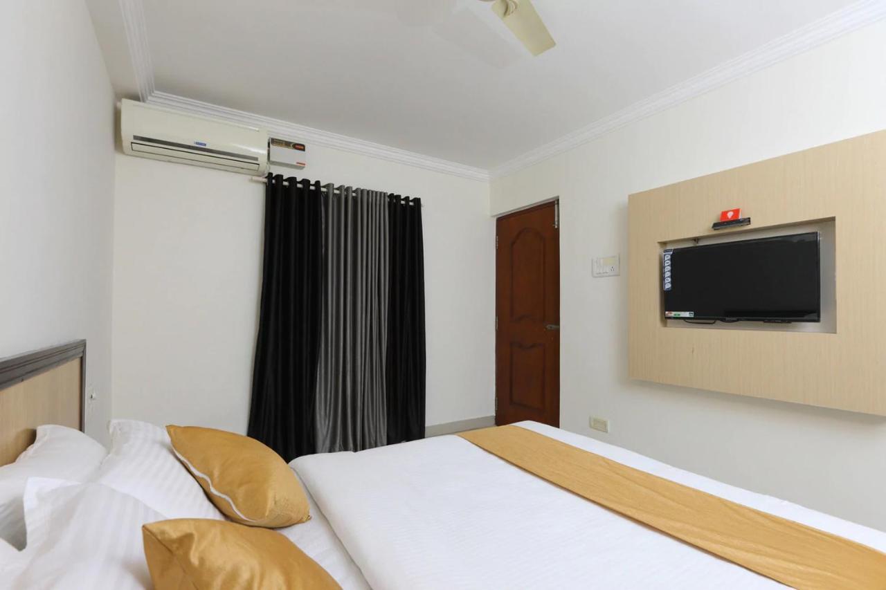 Hotel Half Moon 3*