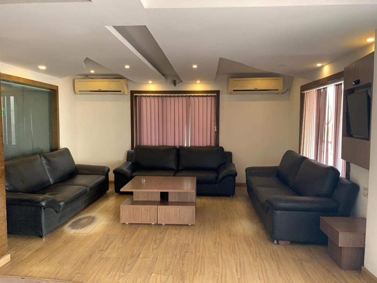 Hotel Half Moon 3*