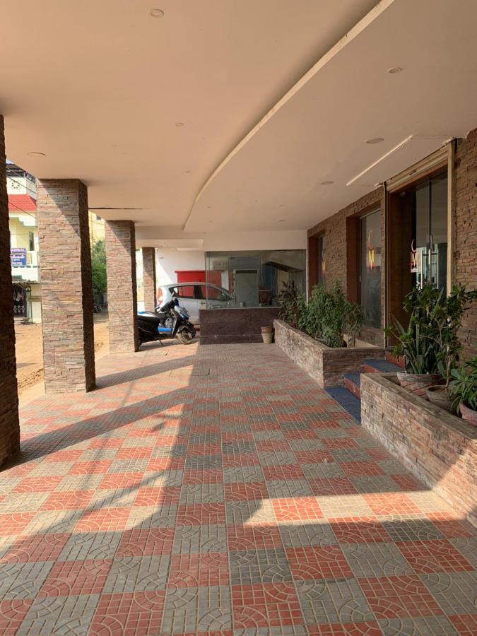 Half Moon Hotel Chennai