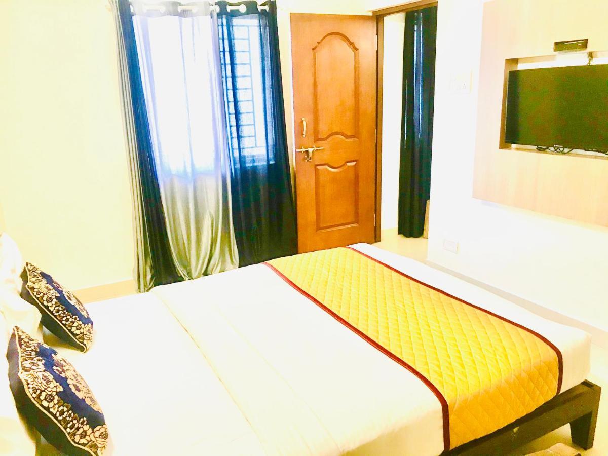 Hotel Half Moon 3*