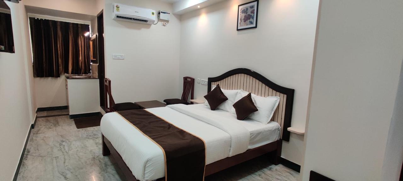 Rmc Travellers Inn *