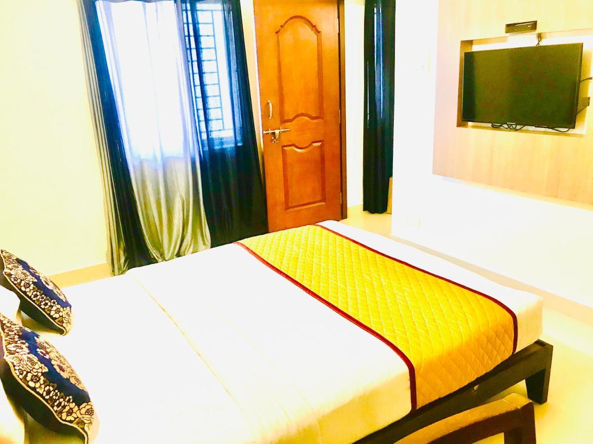 Hotel Half Moon 3*