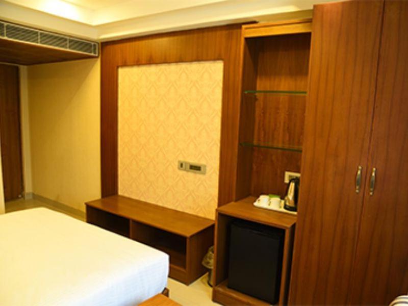 The Vijay Park - Airport Hotel