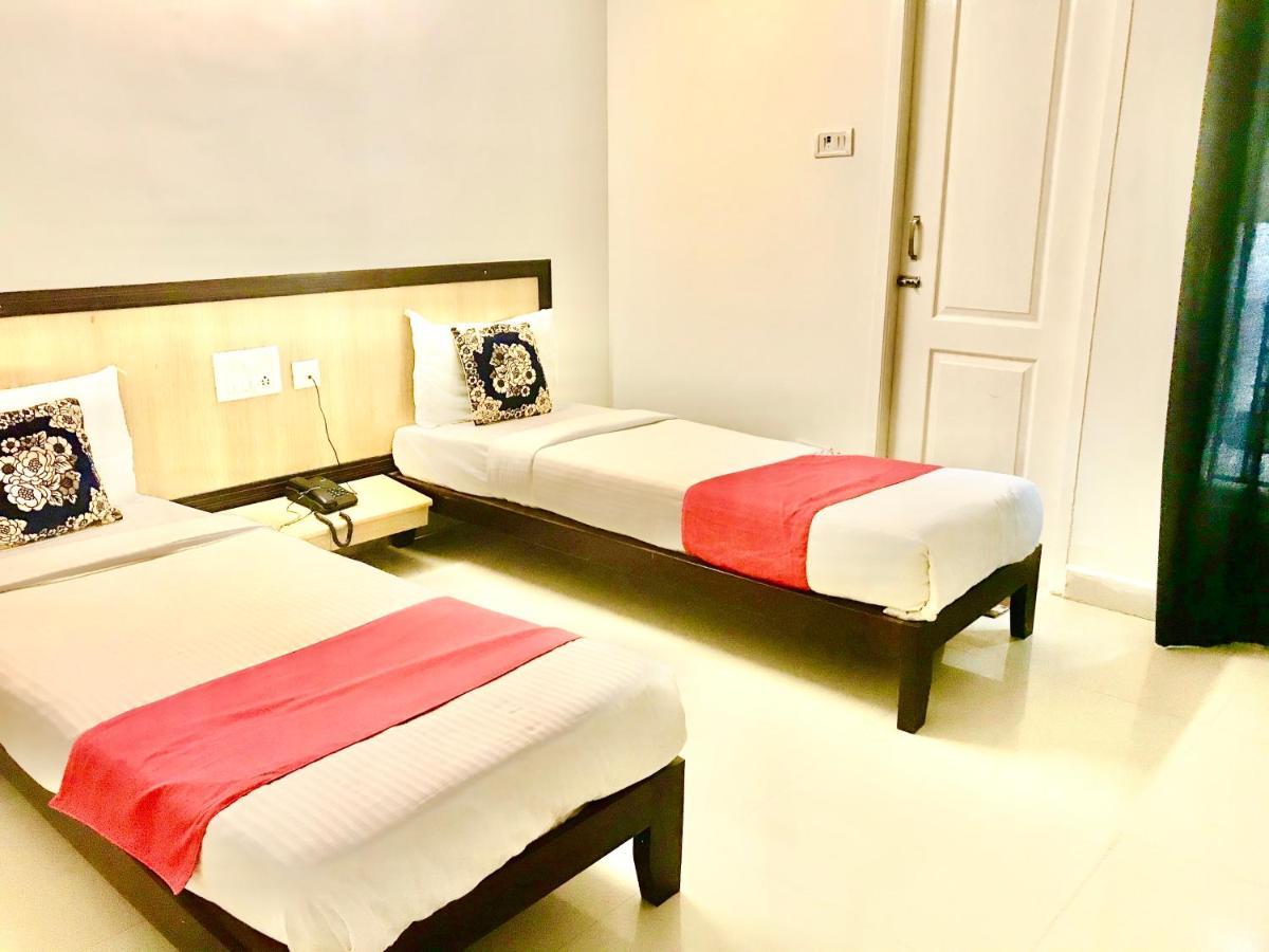 Hotel Half Moon