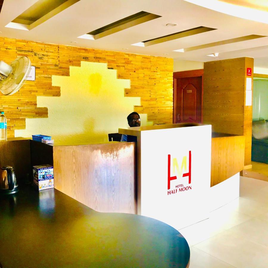 Hotel Half Moon 3*